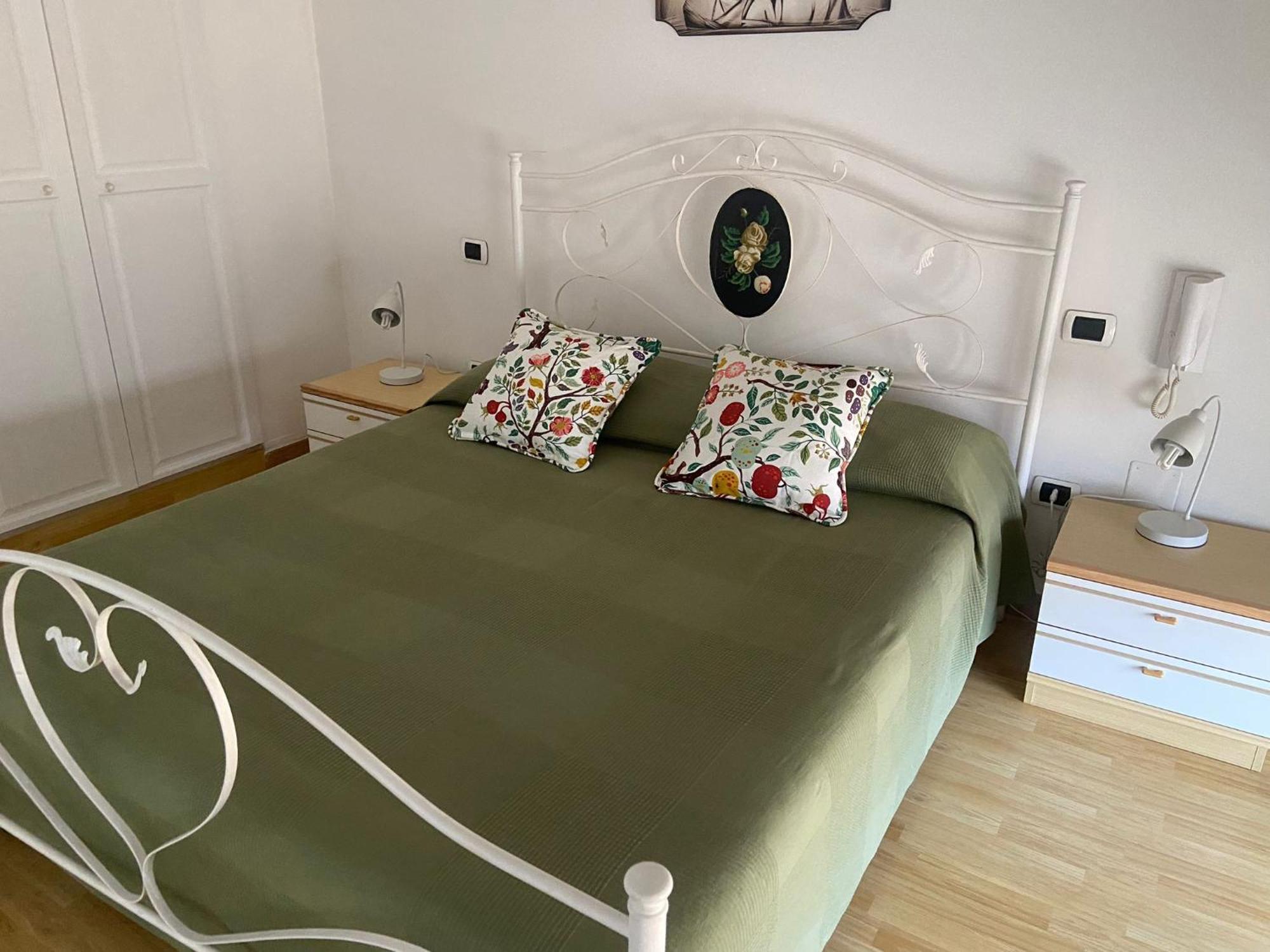 Pm 13A Via Tenente Devenuto Guest House 지오비나조 외부 사진